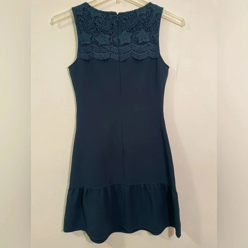 Darling Sleeveless Navy Dress, Lace Detail, Wedding or Casual Size small EUC - Picture 2 of 4